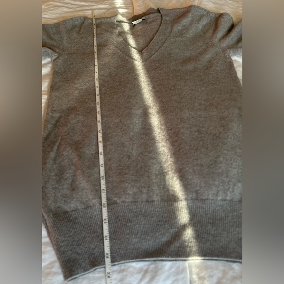Jcrew Gray Italian Cashmere V Neck Sweater Women’s size Small - Picture 3 of 5